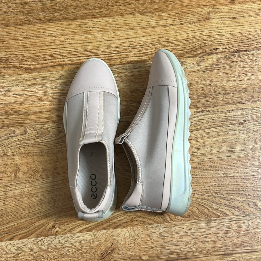 ECCO Women's Cream Slip-On Shoes Sz 8